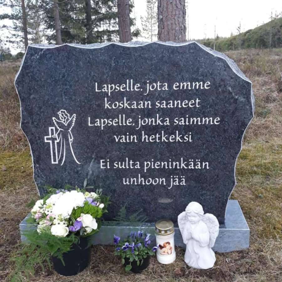 Tyhjän sylin muistopaikka Simpele.