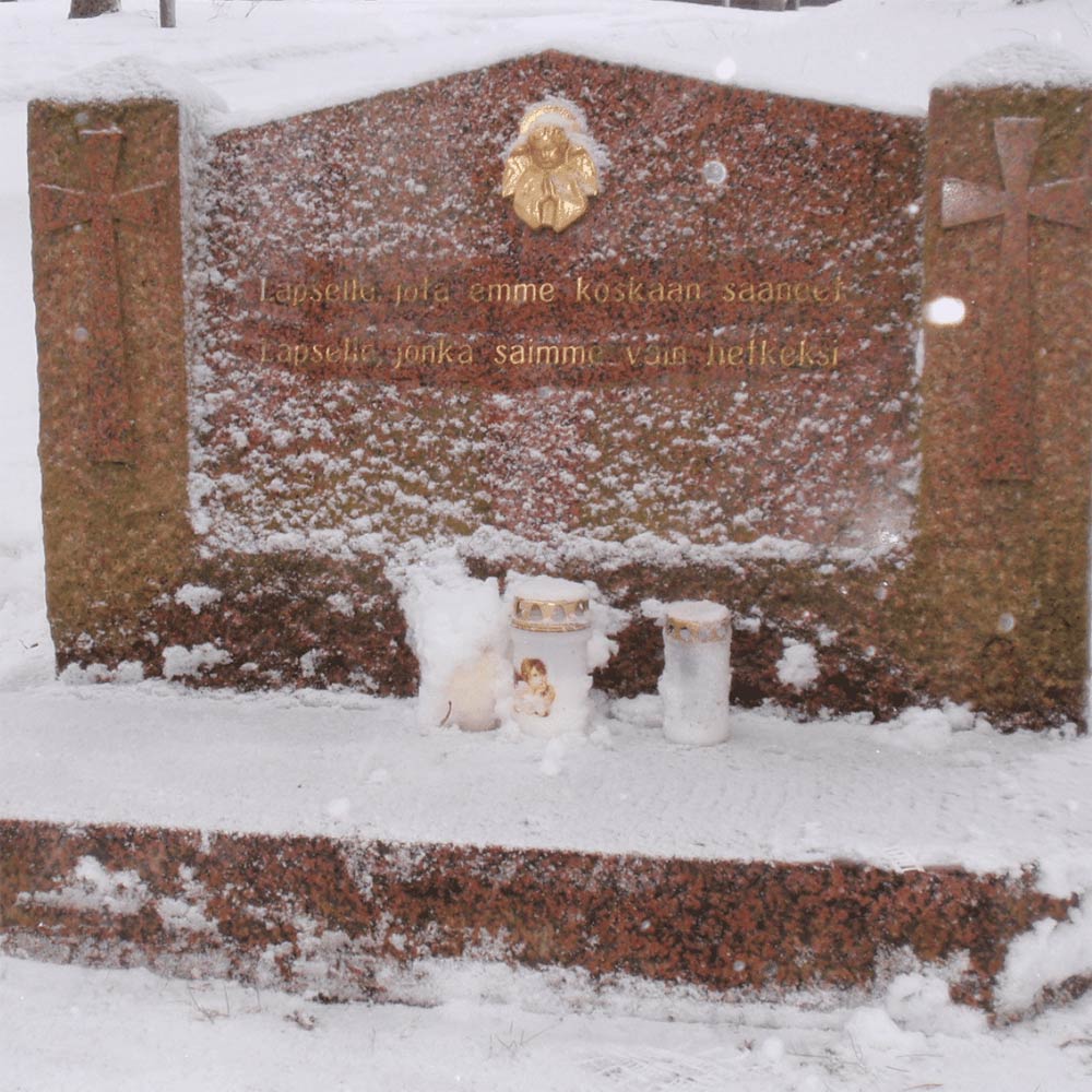 Tyhjän sylin muistopaikka Forssa