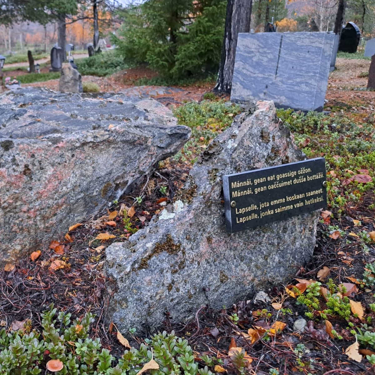 Tyhjän sylin muistopaikka Utsjoella