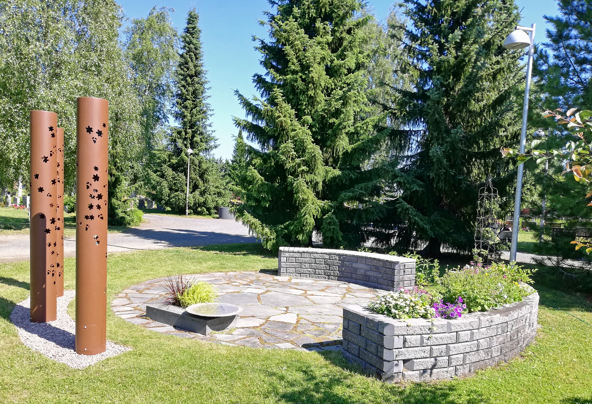 Tyhjän sylin muistopaikka Pirkkalassa