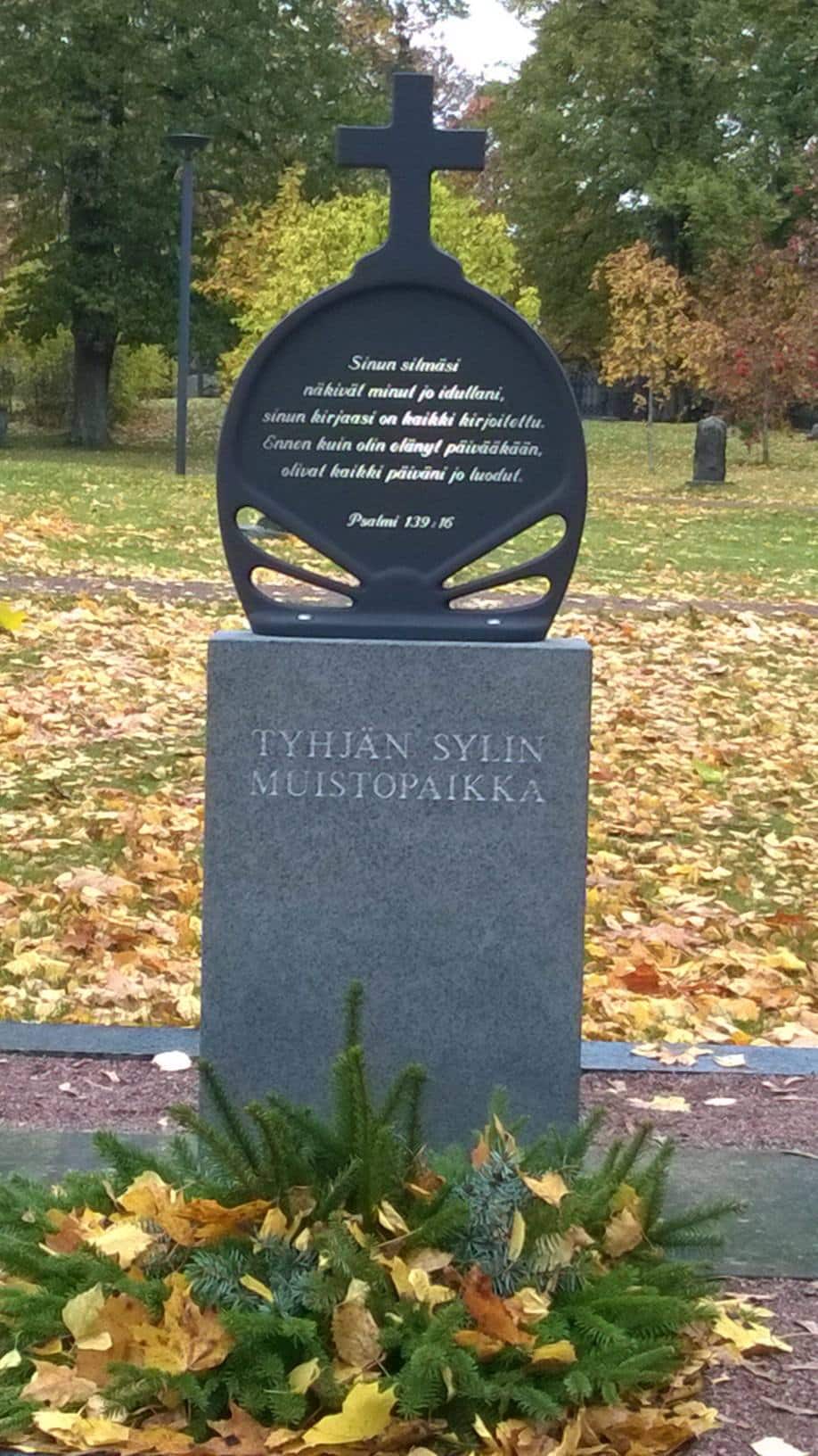 Tyhjän sylin muistopaikka Porissa