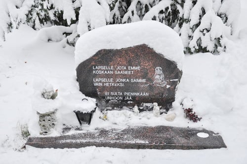 Tyhjän sylin muistopaikka Lappeenrannassa