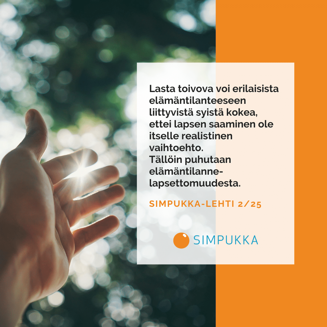 Simpukka-logo. Käsi kurusttamassa puun lehvästöön.