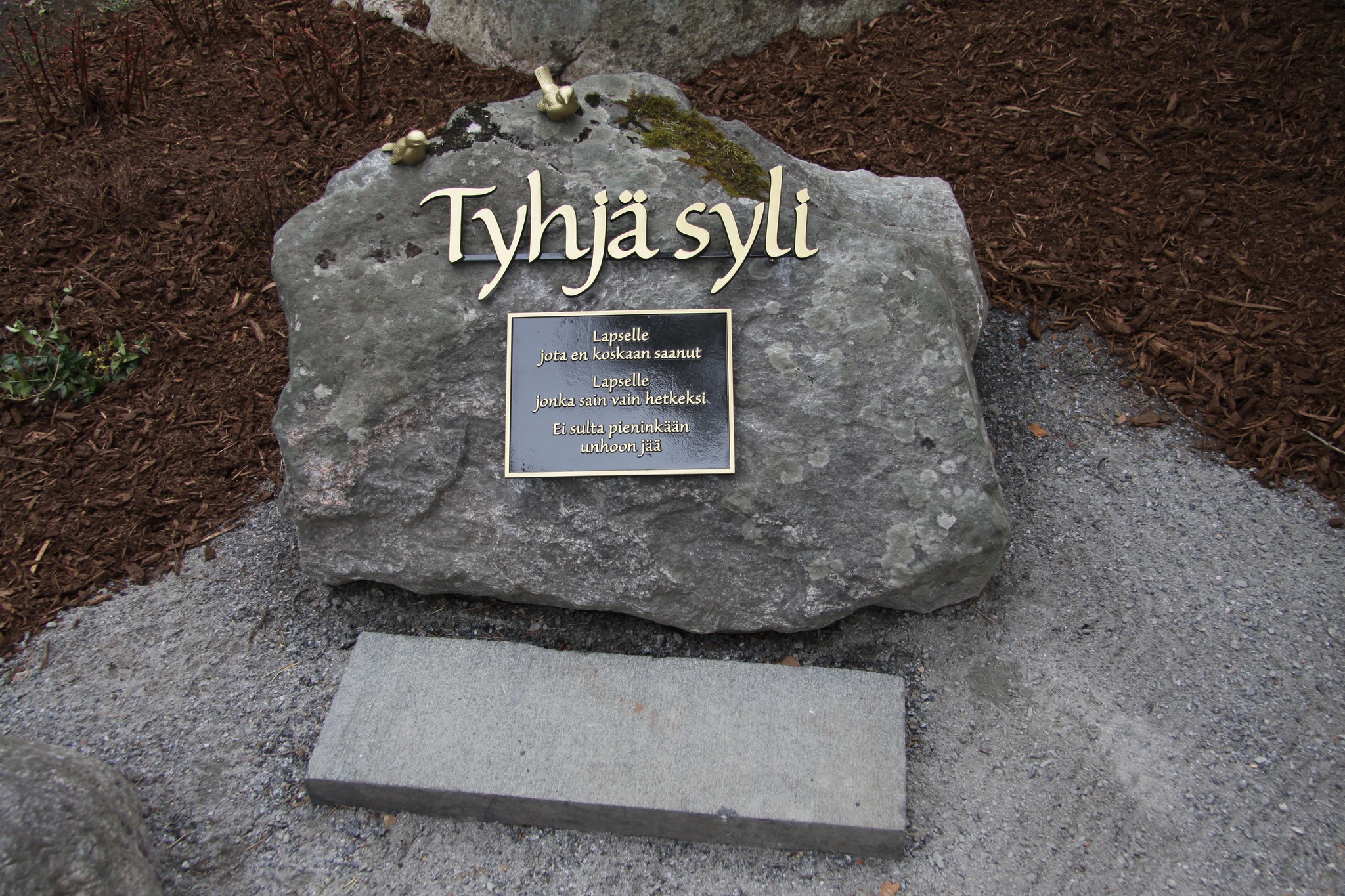 Tyhjän sylin muistopaikka Imatralla