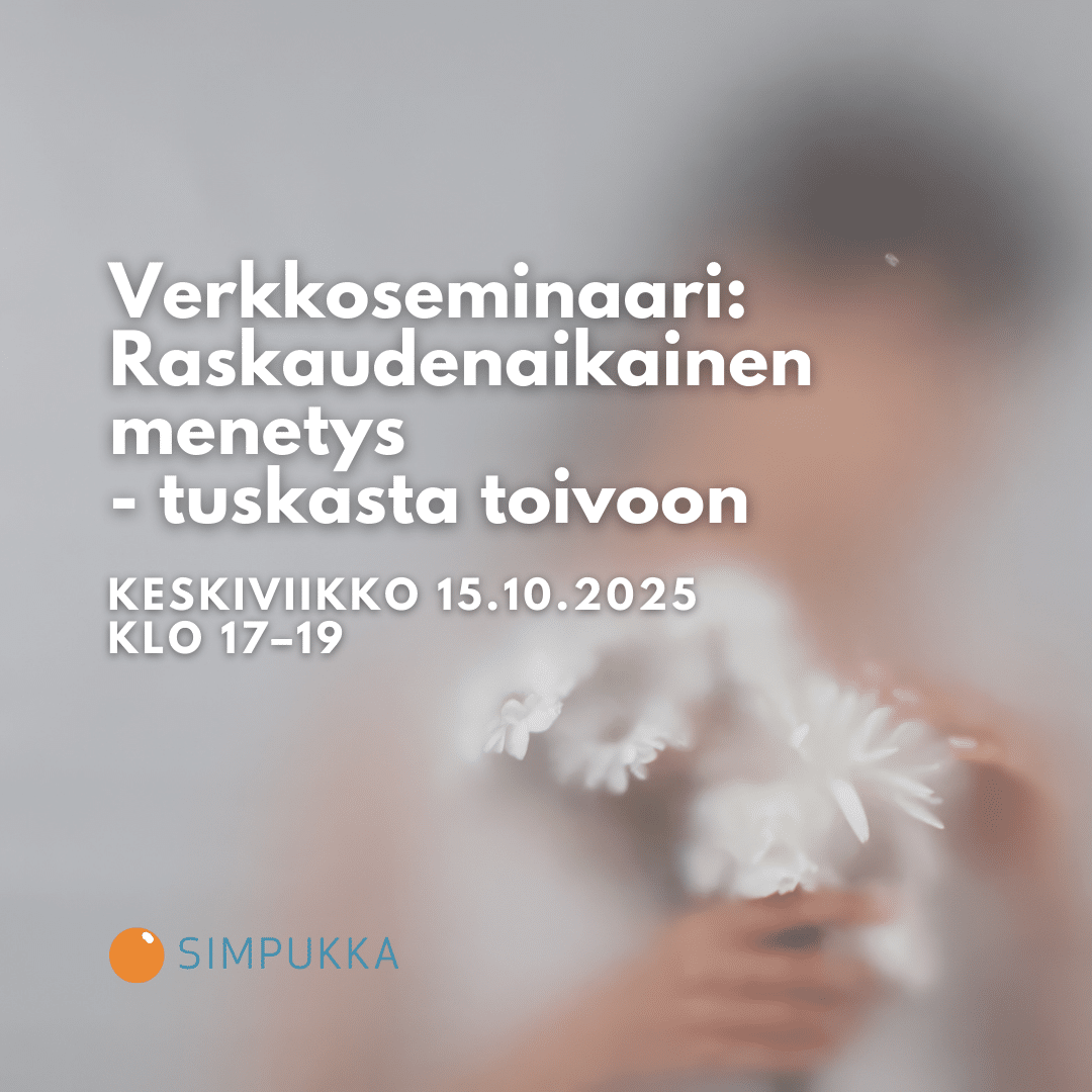 Kuvassa teksti: Verkkoseminaari: Raskaudenaikainen menetys - tuskasta toivoon keskiviikko 15.10.2025 klo 17–19 ja Simpukan logo. Taustalla tummahiuksinen ihmishahmo sumean lasin takana. Hahmolla kimppu valkoisia kukkia.