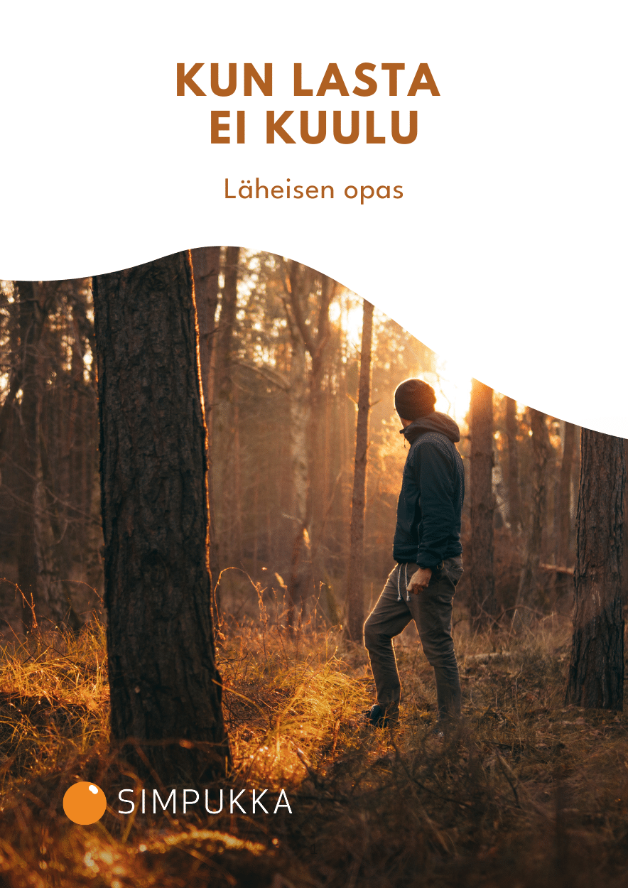 Oppaan kansikuva, jossa henkilö kulkee metässä auringonlaskussa